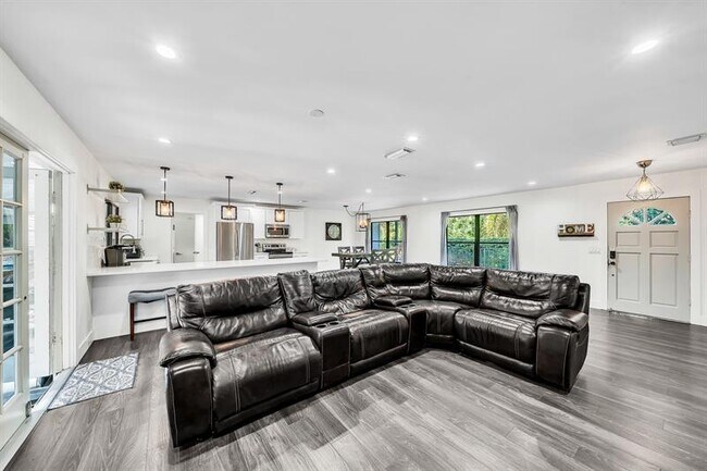 Building Photo - 10962 57th Pl S