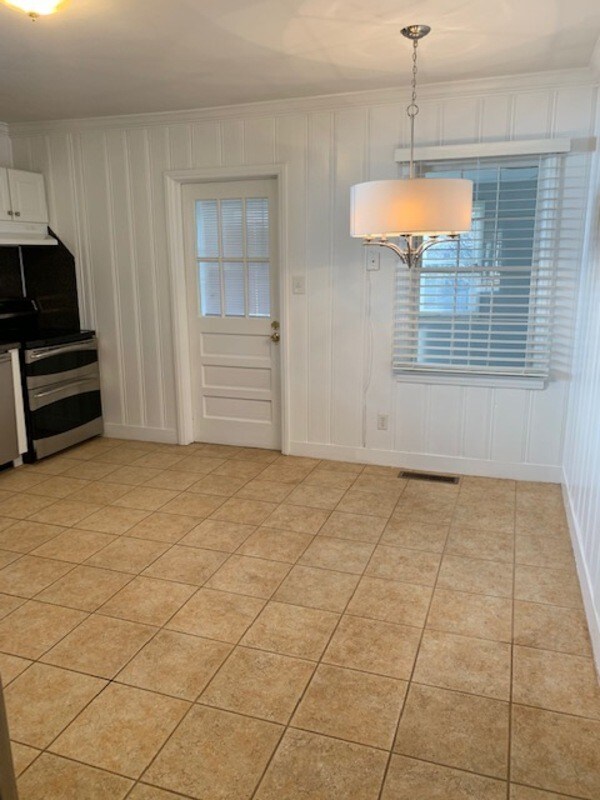 Building Photo - 4327 Castlewood Rd
