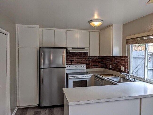 Building Photo - 2 bedroom in Fremont CA 94555