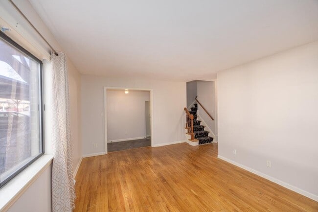 Building Photo - 9619 Outlook Dr