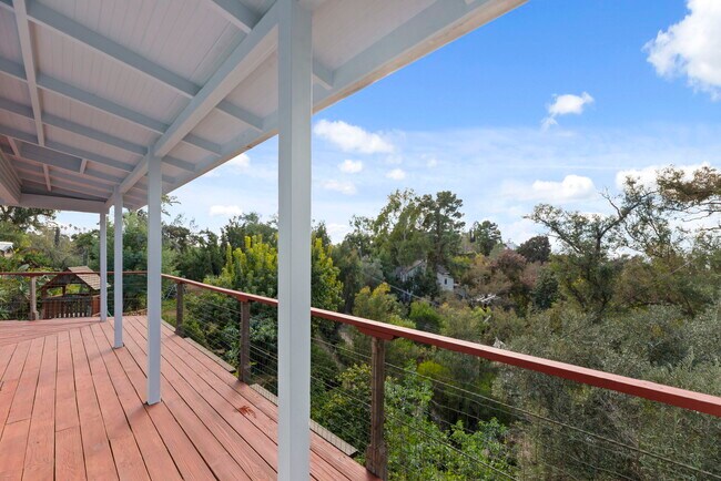 Building Photo - 1409 Avon Park Ter