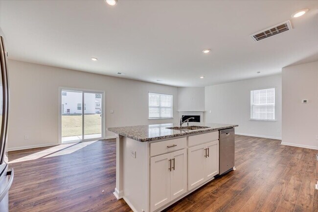 Building Photo - 587 King Clover Ln