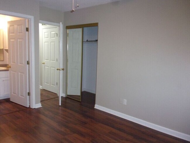 Building Photo - 2 Bedroom 2 Bath Duplex near Cherry Park