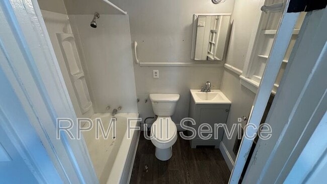 Building Photo - 423 Maple St