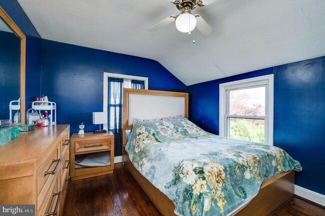 Building Photo - 117 E Broad St