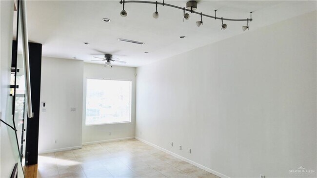 Building Photo - 27 Olympia Ave