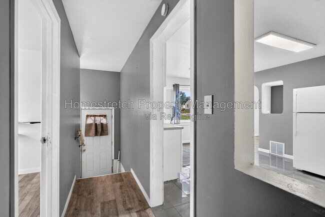 Building Photo - 6006 Cascade Dr