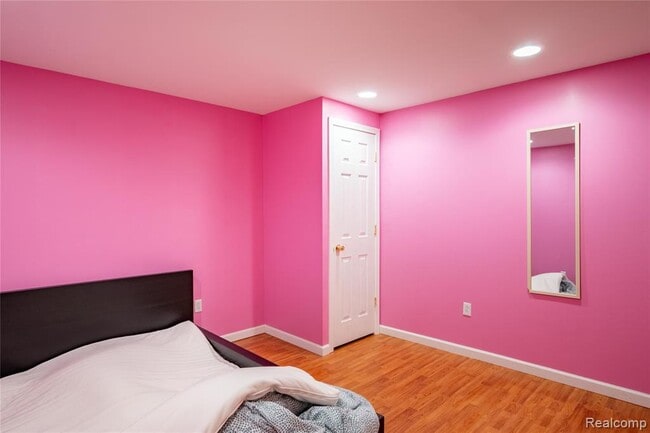 Building Photo - 41063 Millbrook Dr
