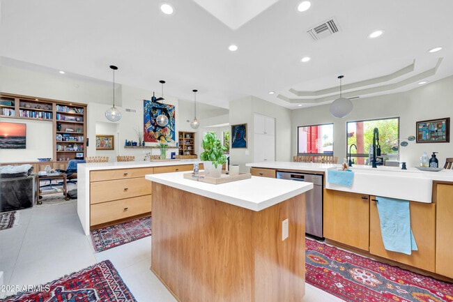 Building Photo - 6139 N 31st Ct