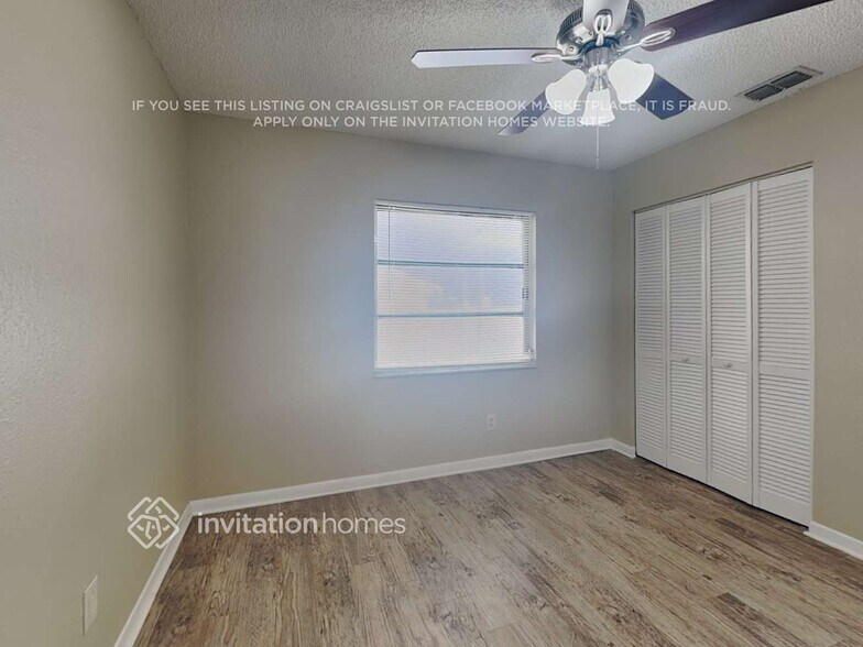 Building Photo - 1030 Oakwood Dr