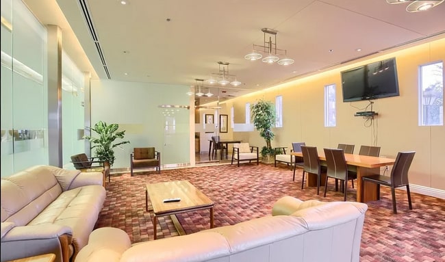 Building Photo - 15 E Agate Ave