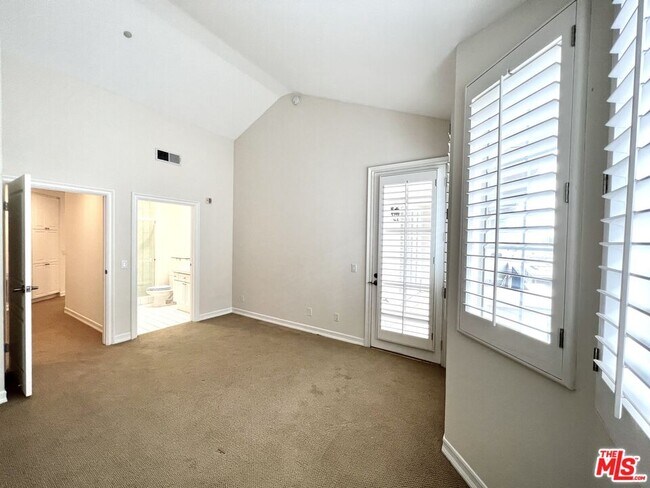 Building Photo - 11680 Montana Ave