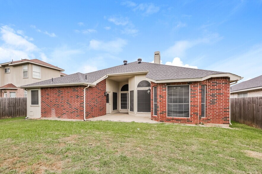 Building Photo - 2613 Clovermeadow Dr