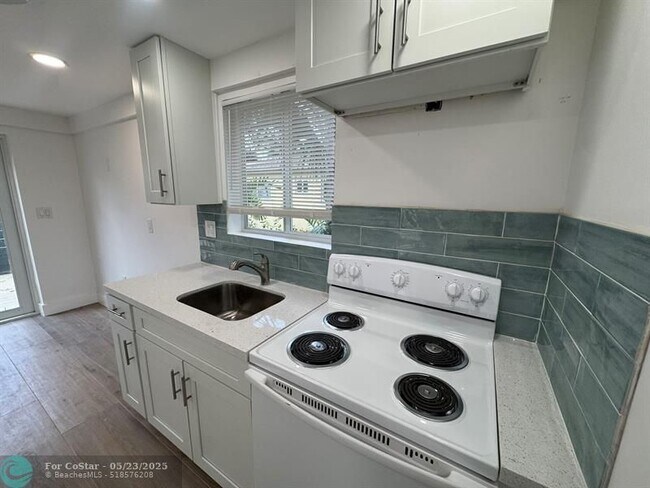 Building Photo - 1110 W Las Olas Blvd