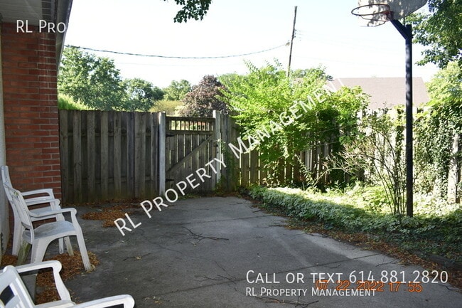 Building Photo - WAIVED APPLICATION FEE(S) AND 1 MONTH FREE...
