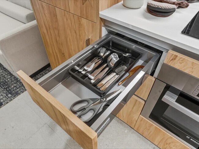 Building Photo - 11 NE 6th St