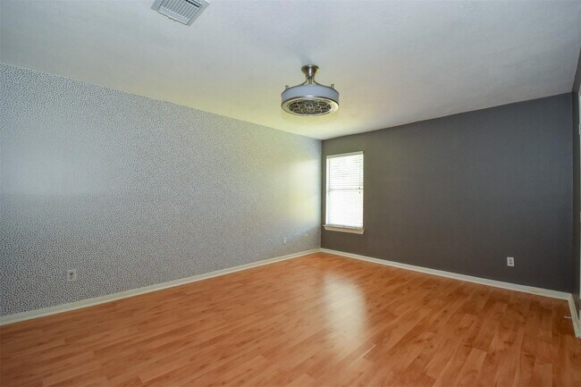 Building Photo - 26986 Crown Haven Dr