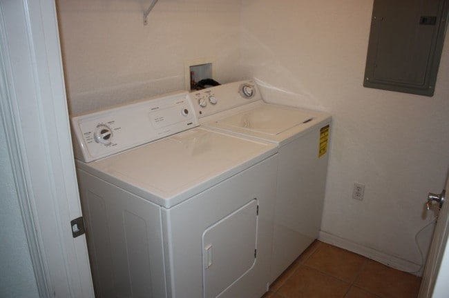 Building Photo - Pioneer Building-Longleaf Community