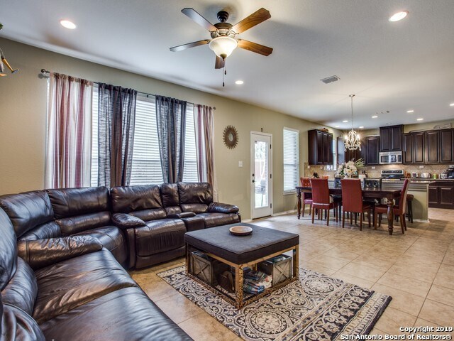 Building Photo - Geat Home..Great Location