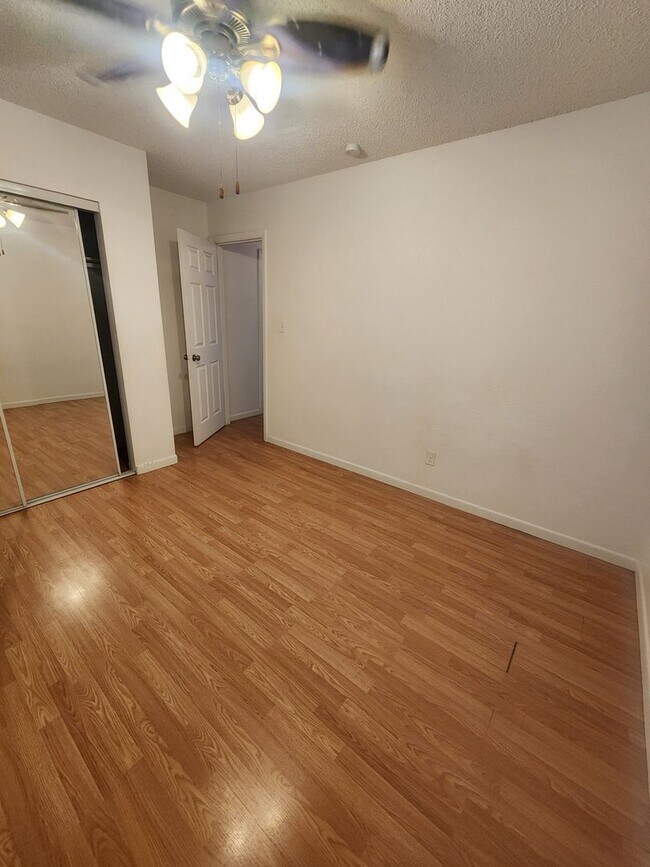Building Photo - TB2805
