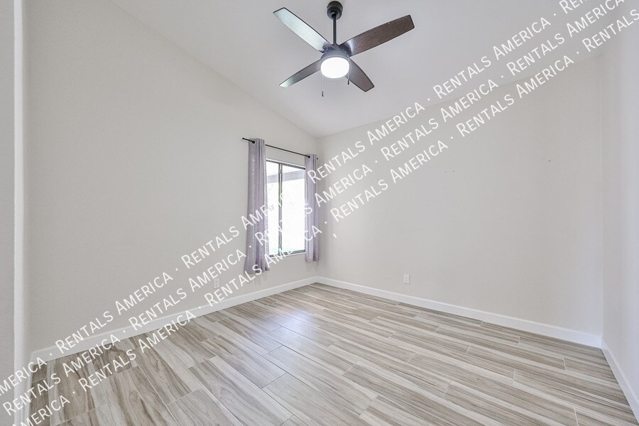 Building Photo - 3802 N Wintergreen Way