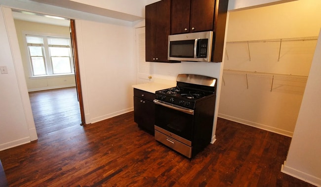 Primary Photo - 2650 N St Louis Ave