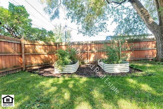 Building Photo - 3 bedroom home now available