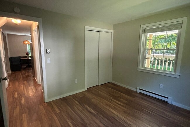 Building Photo - 10 Falls River Cir