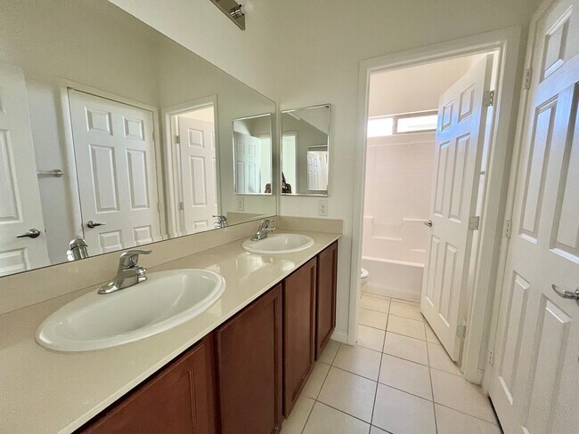 Building Photo - 9493 Alma Ridge Ave