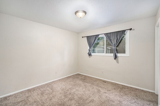 Building Photo - 906 Mansfield Dr