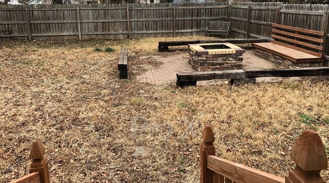 Building Photo - 1116 W 1st St