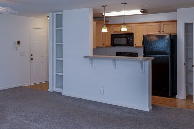 Building Photo - Cozy Greensboro 2 Bedroom 2 Bathroom Condo