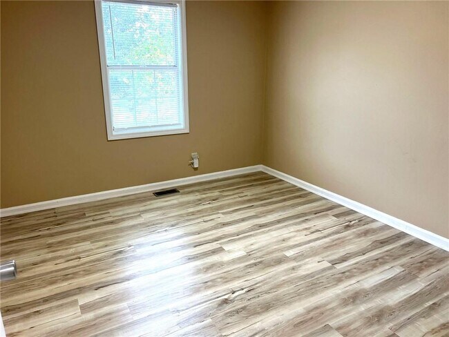 Building Photo - 2868 Rocky Pointe Way