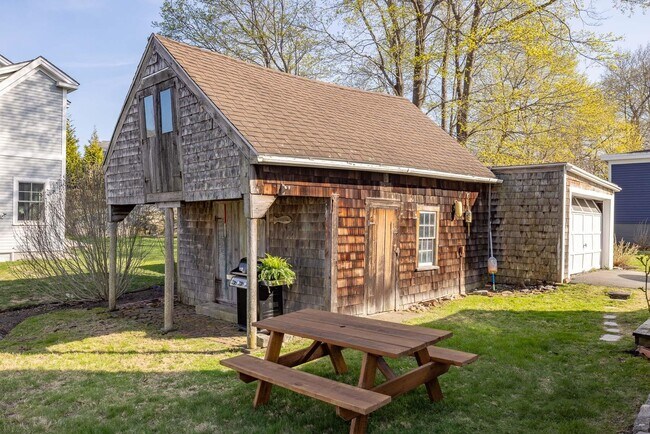 Building Photo - 17 Elm Ct