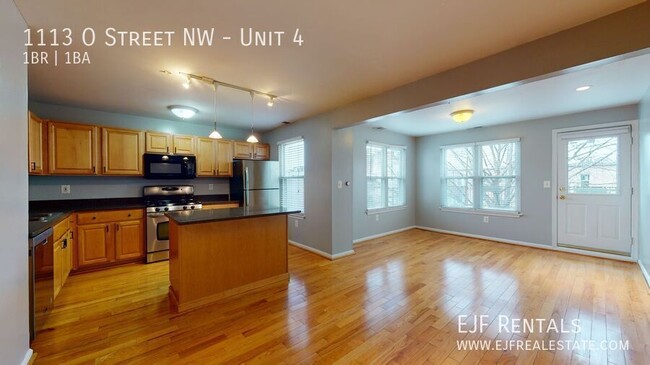 Building Photo - Large Logan Circle One Bedroom W/Private B...