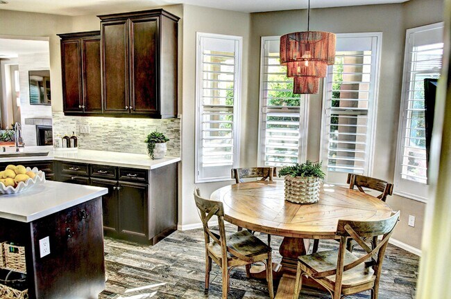 Building Photo - 51234 Longmeadow St