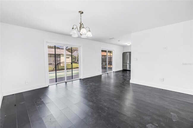 Building Photo - 3216 Pine Haven Dr