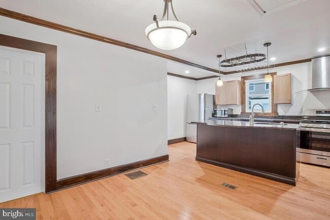 Building Photo - 1009 Tyler Ave