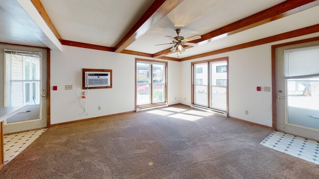 Primary Photo - 11 E Gilman St