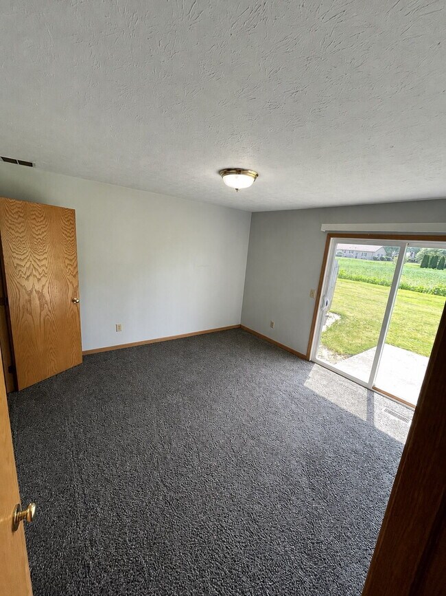Building Photo - 226 Elizabeth Dr