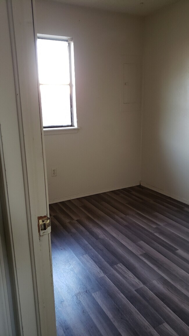 Building Photo - East County Estates Triplex