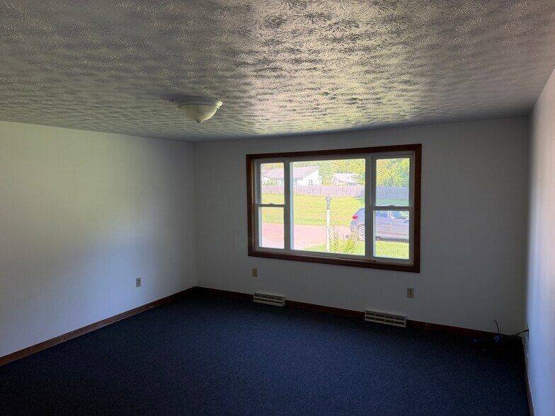 Building Photo - 47 Daisy Ln