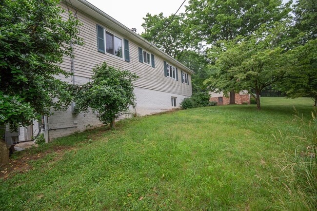 Building Photo - 4 Bed, 2.5 Bath Single Family Home in Winc...