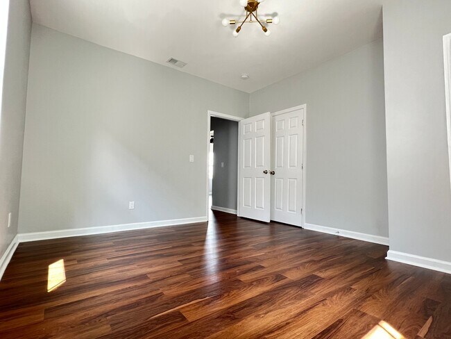 Building Photo - 1617 Heiman St