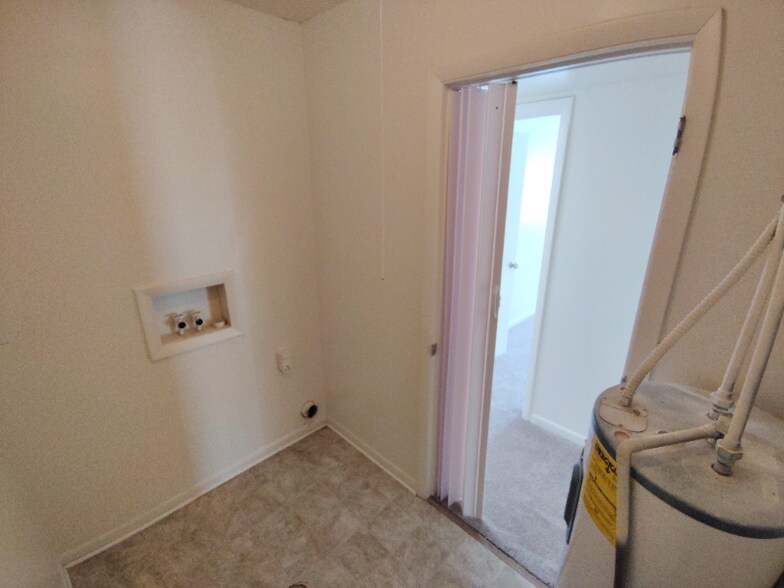 Building Photo - 600 Reusens Rd