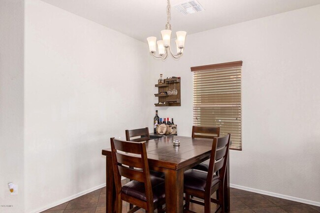 Building Photo - Gorgeous 3bed/2bath single level home in North Peoria!! Best Schools !!