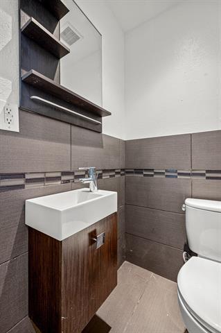 Building Photo - 9127 Valley Chapel Ln