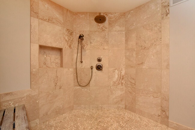 Building Photo - 50 Puu Anoano St