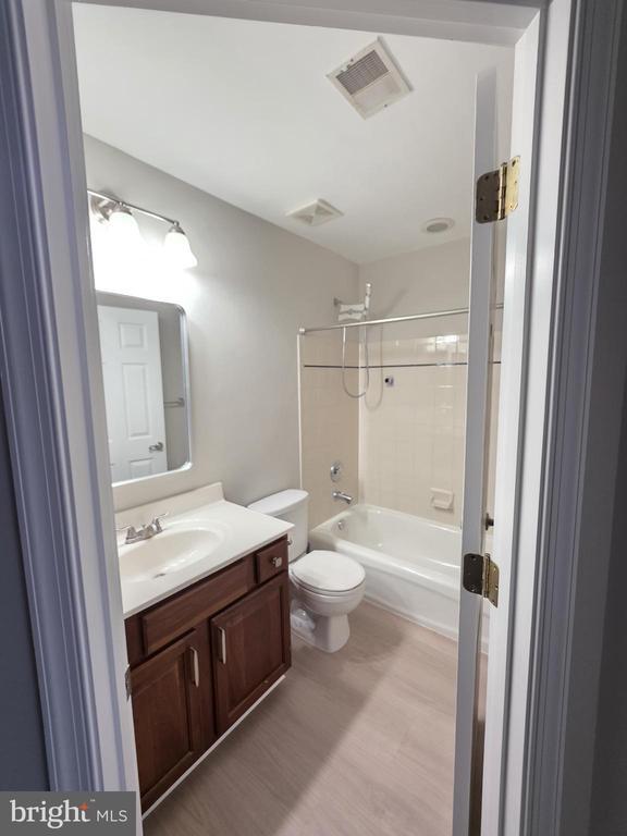 Building Photo - 676 McLeary Square SE