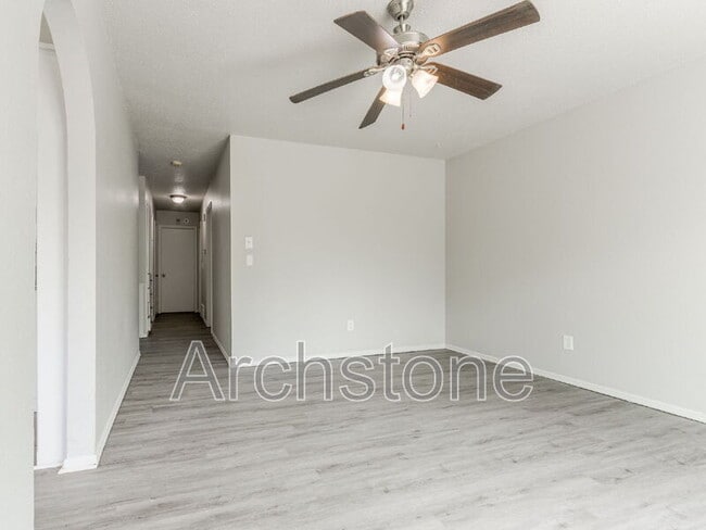 Building Photo - 4501 Meadowvale Dr